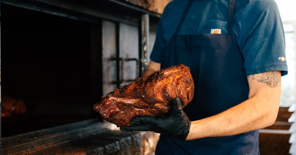 BBQ smoker producing aromatic smoke